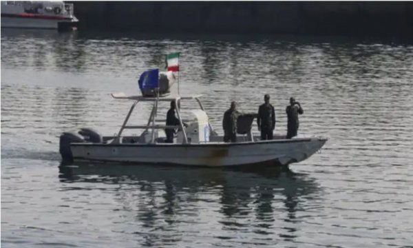 Iran, Fars Körfezi’nde akaryakıt kaçakçılığı yapan bir gemiye el koydu