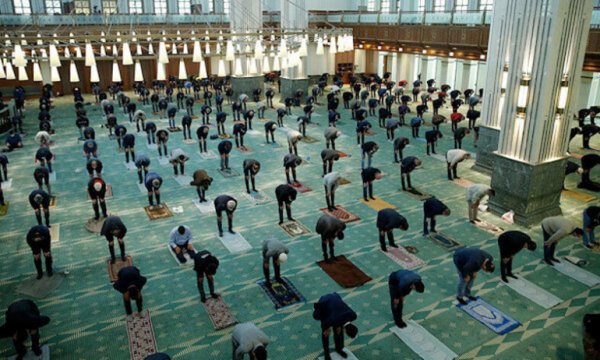 Diyanet: Cuma namazı salgın şartlarında farz değil