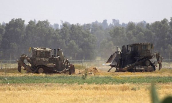 İsrail Ordusu buldozerlerle Gazze topraklarına girdi