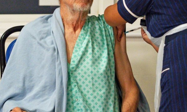 Peru'da 12 bin gönüllüye Kovid-19 aşısı yapıldı