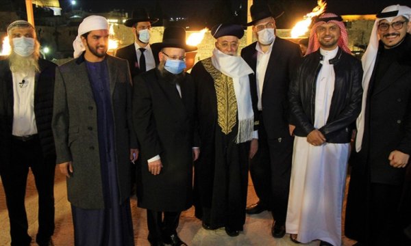 BAE ve Bahreyn'den gelen heyet Ağlama Duvarı'nda Yahudi ayinine katıldı