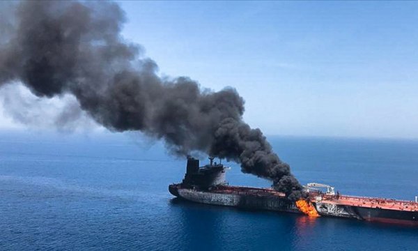 Suudi Arabistan'ın Cidde limanındaki bir petrol tankerinde patlama