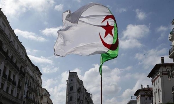 Cezayir, Fransa'dan sömürge dönemine ait belgeleri istedi