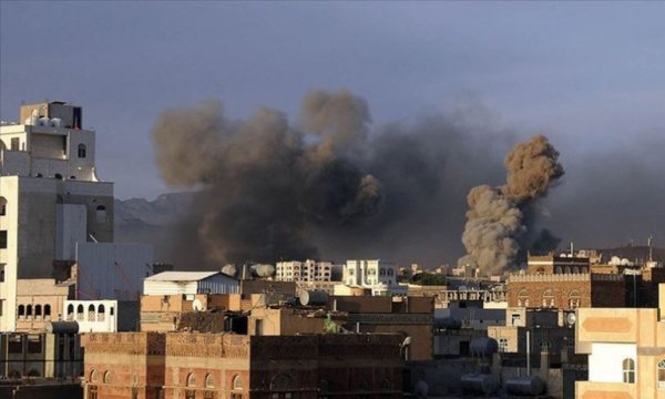 Suudi Arabistan Yemen'de sivil yerleşim alanlarını bombaladı