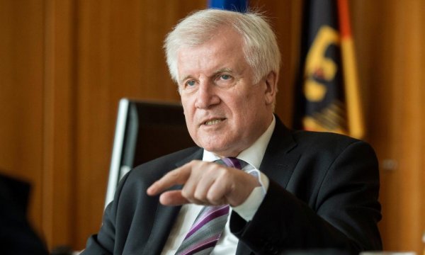Alman Bakan Seehofer: Yeni yılda Suriye’ye sınır dışılar başlayacak