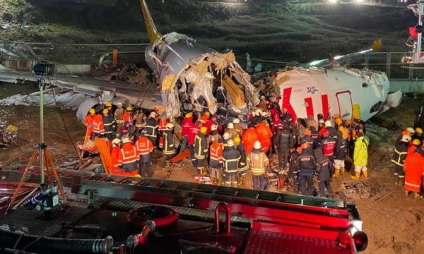 İstanbul'da uçak pistten çıktı: 3 ölü 