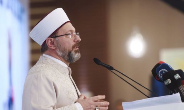 'Ayet ve hadislerle ilgili konuşanları hassas davranmaya davet ediyorum'