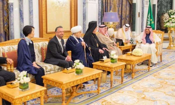 Suudi Arabistan Kralı sarayında İsrailli Haham Rosen’i kabul etti