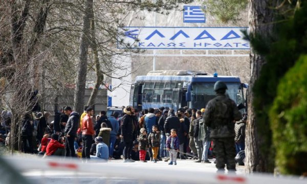 Yunanistan Pazarkule sınır geçişini kapattı