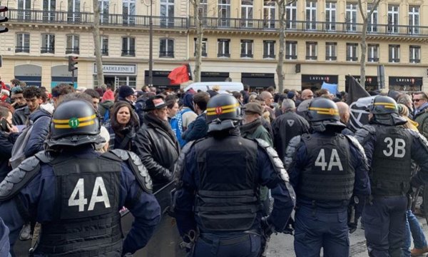Fransa'da emeklilik reformu protestoları sürüyor
