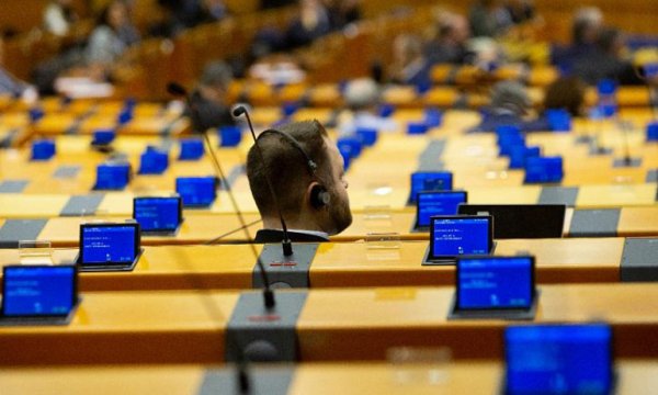 Avrupa Parlamentosu Genel Kurulu'nda göçmen krizi görüşülüyor