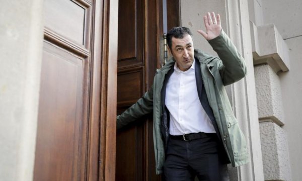 Türk asıllı Alman vekil Cem Özdemir koronavirüse yakalandığını duyurdu