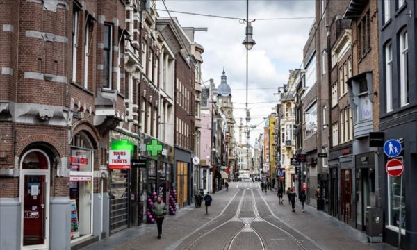 Hollanda'da Kovid-19 vaka sayısı 15 bini aştı