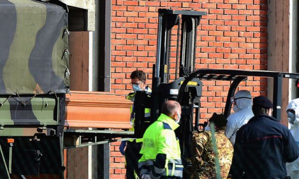 İtalya'da Kovid-19'dan ölenlerin sayısı 13 bin 915'e yükseldi