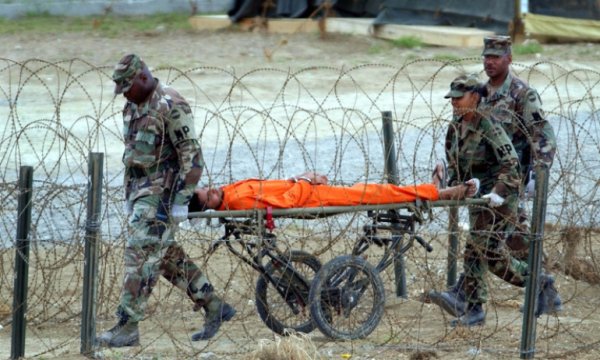 Amerika Ebu Gureyb üssünü Irak’a devrediyor