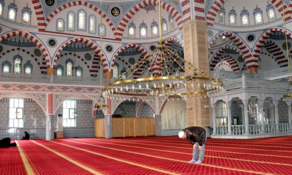 Diyanet: Ramazan'da Camiler ziyarete açık cemaat yasak