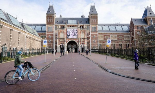 Hollanda'da Kovid-19'dan ölenlerin sayısı 2 bin 396'ya yükseldi