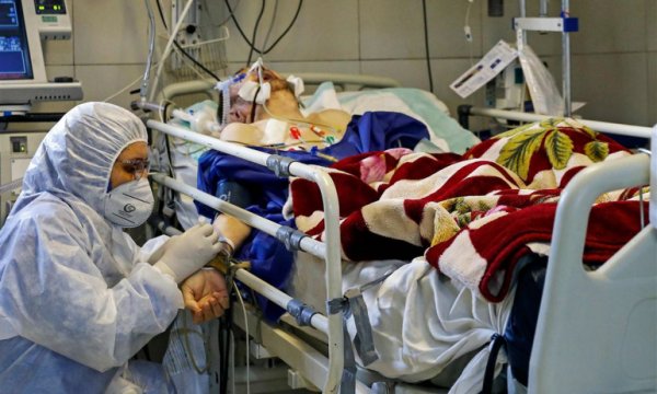 'İran salgınla mücadele için bile ABD'den yardım talep etmeyecek'