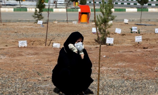 İran'da 24 saatte 136 kişi yeni tip koronavirüs nedeniyle yaşamını yitirdi