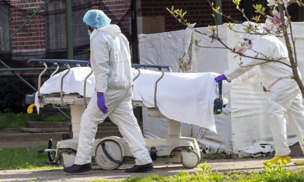 İngiltere'de Kovid-19 nedeniyle son 24 saatte 847 kişi hayatını kaybetti