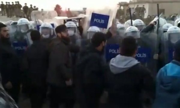 Türkiye Polisi İlk Kez İdlib'deki Protestoculara Müdahale Etti İddiası