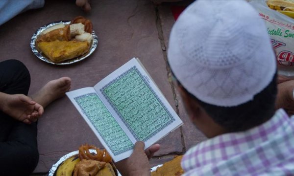 Hint Müslümanları ramazana sokağa çıkma yasağı altında giriyor