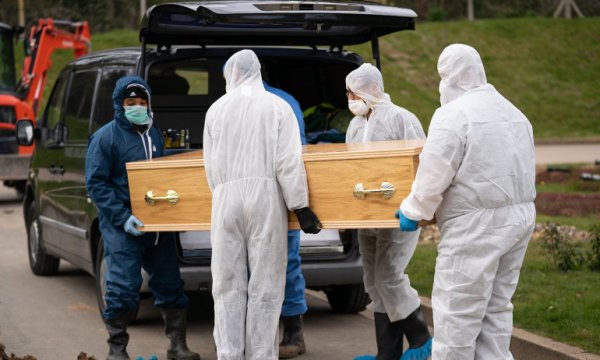 İngiltere'de Kovid-19 nedeniyle ölenlerin sayısı 20 bin 319'a yükseldi