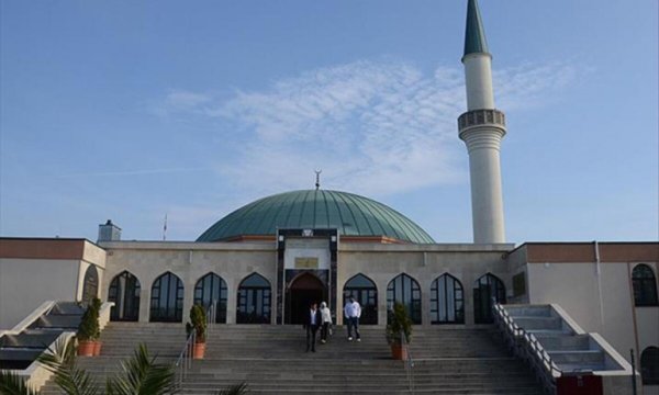 Kovid-19 ile mücadelenin sürdüğü Avusturya’da ibadethaneler mayısta açılacak