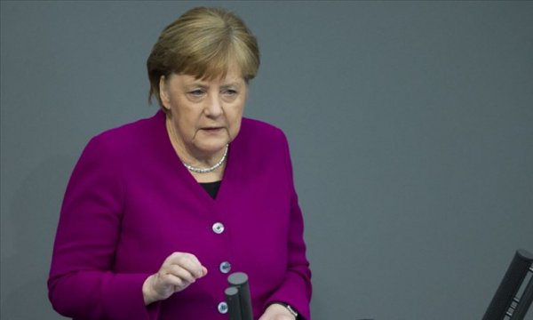 Merkel'den 'Kovid-19 salgınıyla uzun süre yaşamak zorunda kalacağız' uyarısı 