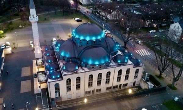 Almanya'daki camilerin çoğu 9 Mayıs'tan itibaren ibadete açılacak
