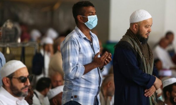 Cezayir'de Ramazan Bayramı namazı evlerde kılınacak