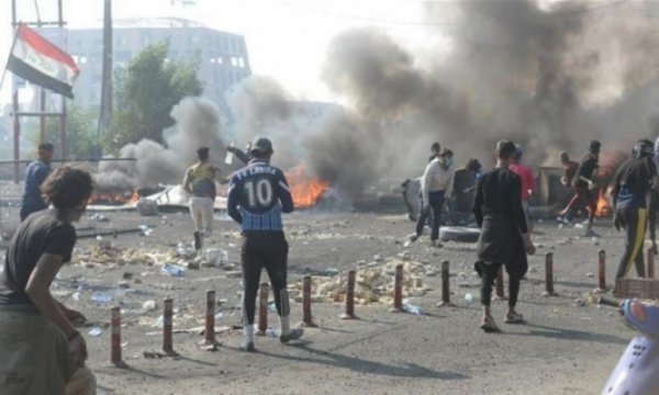 Irak'ta halk sokaklara döküldü