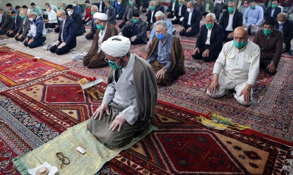 İran'da Kovid-19 nedeniyle kapalı olan camilerin tamamı yarın açılıyor