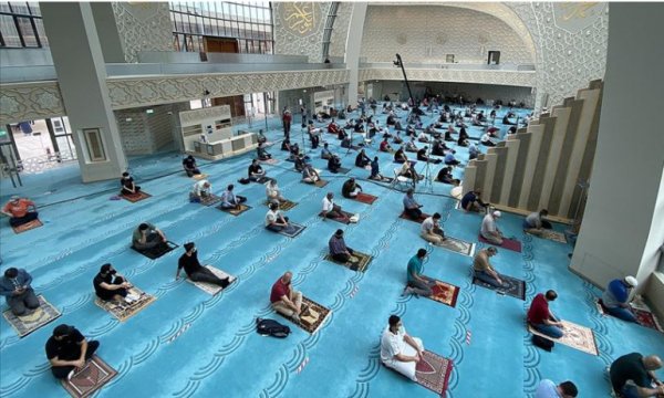 Almanya'da Koronavirüs sonrası ilk cuma namazı kılındı