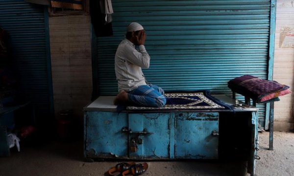 Hint Müslümanları Ramazan Bayramı'na Kovid-19 önlemleri altında giriyor