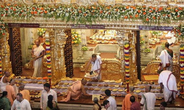 Hindu din görevlisi, Covid-19'un bitmesi için bir kişinin başını kesti
