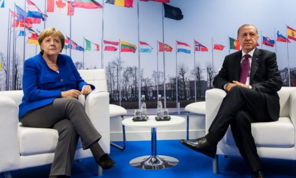Merkel AB-Türkiye düğümünü çözebilir mi?