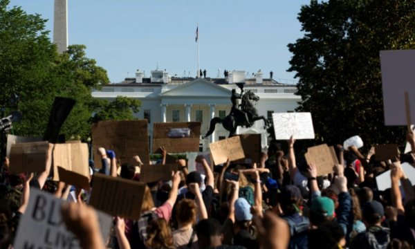 'ABD'deki protestolar "polis şiddetini körükleyen" Trump'a karşı ayaklanma'