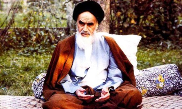 İmam Humeyni, Emperyalizmle Mücadele ve Uyanışın Bayraktarıdır