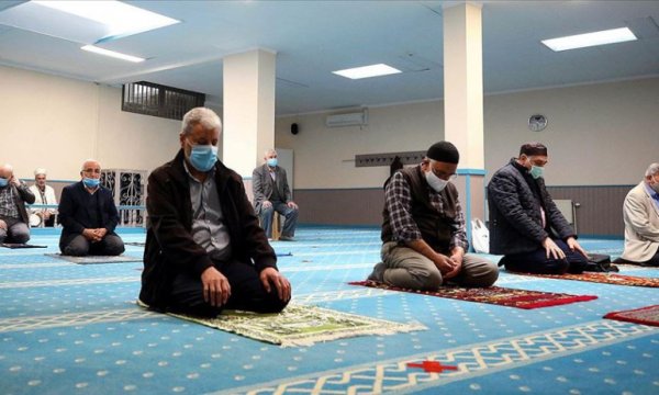 Belçika'da bazı camiler yeniden ibadete açıldı