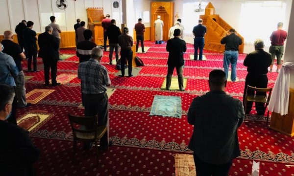 Basel Said-i Nursi Camiinde salgın sonrası ilk Cuma Namazı kılındı