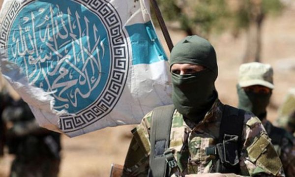 'İdlib’de öğrencileri taşıyan konvoy militanlar tarafından engellendi’