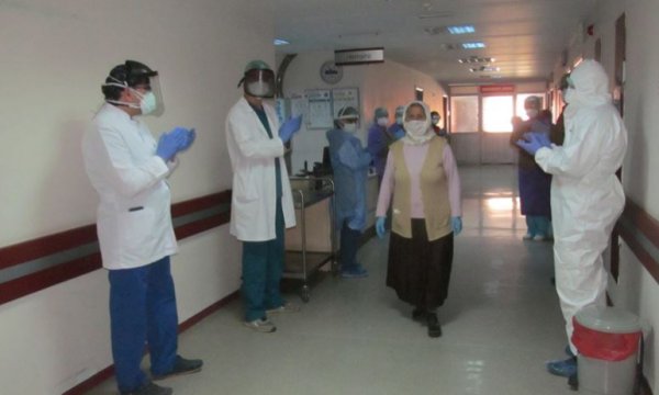 Türkiye'de Kovid-19'dan 156 bin 22 kişi iyileşti