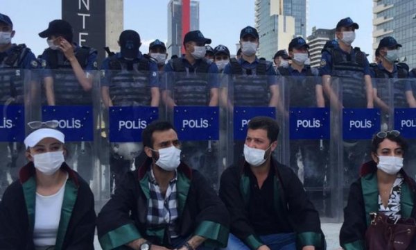 Baro başkanlarına Ankara girişinde polis barikatı