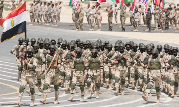 Mısır Libya'ya girer mi?
