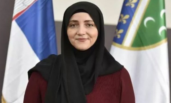 Sırbistan'da ilk kez başörtülü bir kadın milletvekili oldu