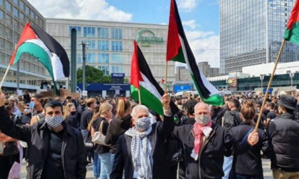 Siyonist İsrail ve ABD Berlin'de protesto edildi