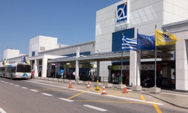 Yunanistan komşu ülkelere sınırlarını açma kararı aldı