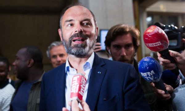 Fransa’da hükümet istifa etti
