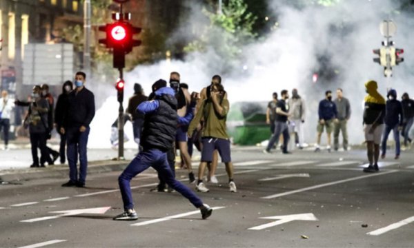 Avrupa'daki ilk kitlesel tepkiler: Sırbistan'da sorun gerçekten koronavirüs mü?